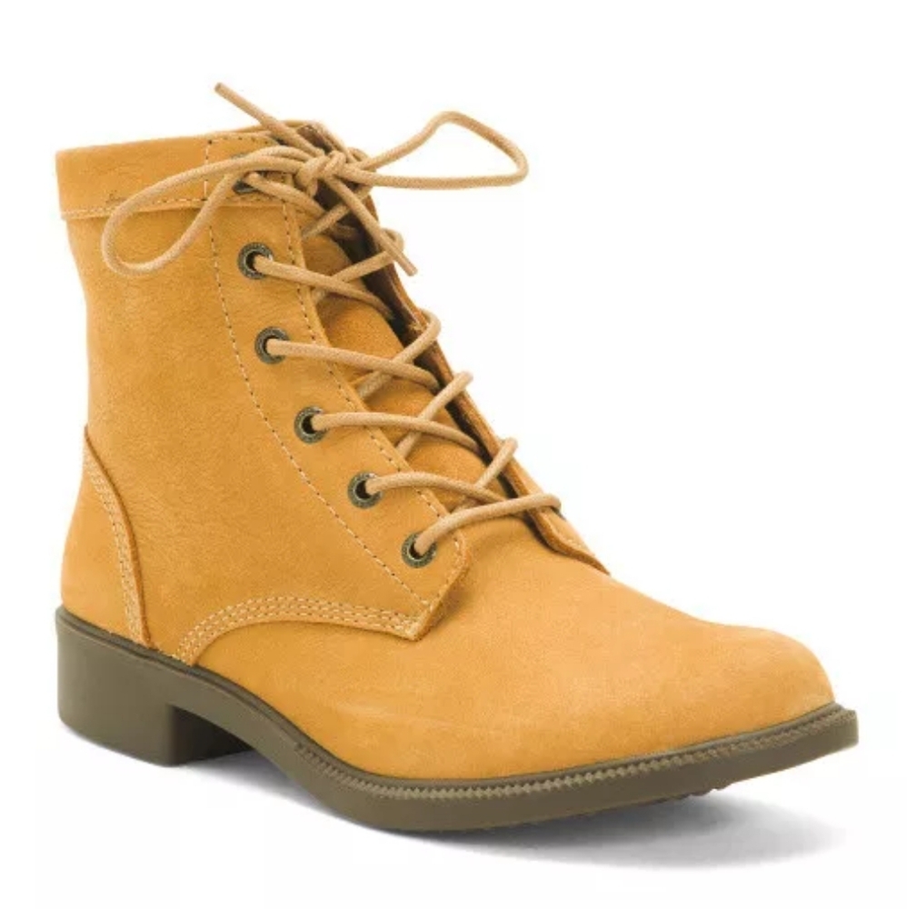 KODIAK TAN WATERPROOF LEATHER BOOTS.